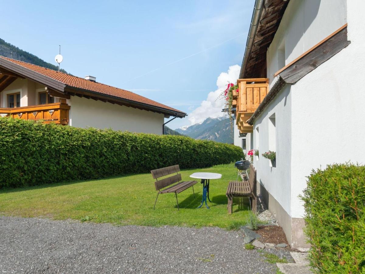Vintage Holiday Home Near The Ski Bus Stop Langenfeld Exterior photo